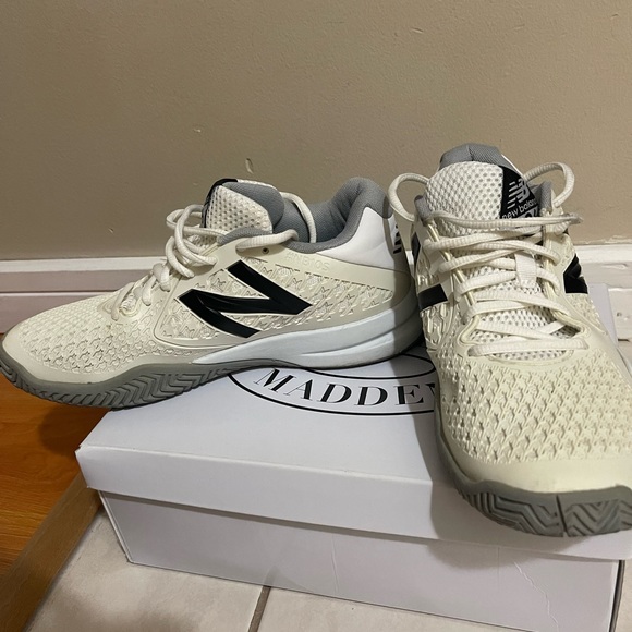 New Balance - Picture 3 of 7